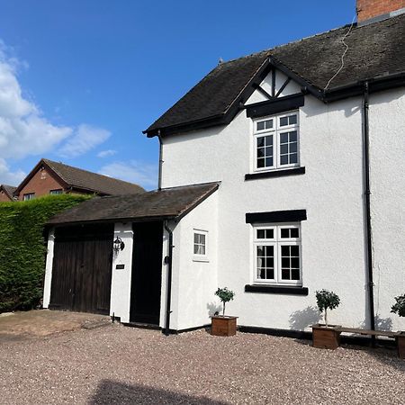 One Jubilee Cottages Shugborough Eksteriør bilde